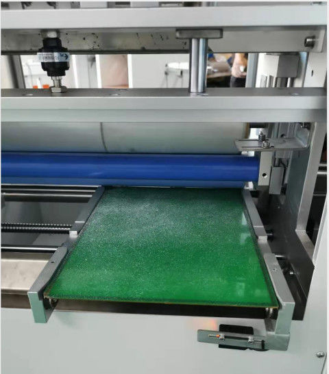 SMT w linii Automatyczny środek czyszczący do płytek PCB typu rolkowego do usuwania kurzu z padów płytek drukowanych
